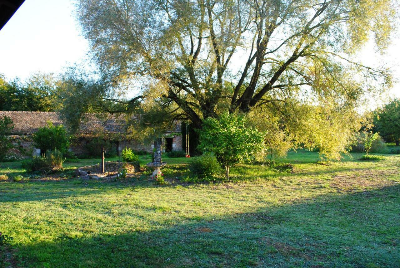 Gite Evidence Varennes-sur-le-Doubs ภายนอก รูปภาพ